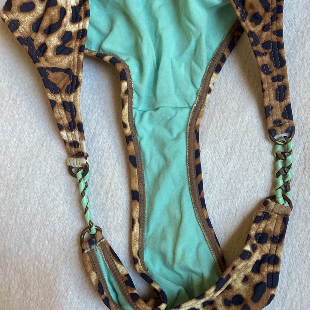 Bikini - Picture 2 of 2